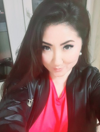 Девушка массажистка Ли ен, салон Лиана